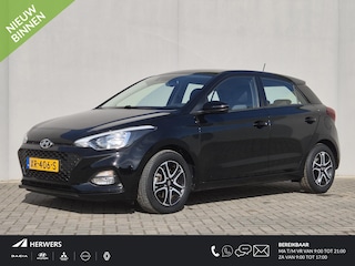 Hyundai i20 1.0 T-GDI Comfort / Dealer onderhouden / Cruise control / Navigatie / Achteruitrijcamera / Apple Carplay Android Auto / Climate control / Parkeersensoren achter / Lichtmetalen wielen 15“ /