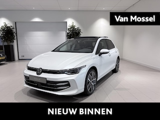 Volkswagen Golf 1.5 eHybrid Style Edition 204 PK Plug-in Hybrid | Trekhaak | Panoramadak | Apple Carplay draadloos | Keyless access | Dodehoeksensoren | Ruiten getint | Adaptive cruise control | LED koplampen | Camera | Parkeersensoren | Andorid Auto draadloos |