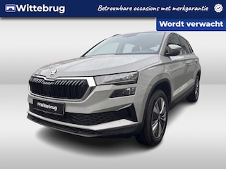 Skoda Karoq 1.0 TSI 110pk Ambition TOUR / Navigatie by APP / LM 17 inch / Parkeersensoren A / LED / Wegkl trekhaak