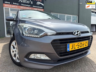 Hyundai i20 1.0 T-GDI Comfort van 2de Eigenaar met parkeersensoren en navigatie en bluetooth telefoon en airco