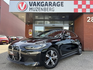 BMW i4 eDrive40 High Executive // SCHUIF-KANTELDAK // SPORT STOELEN // NAVI // CAMERA // ELEK. TREKHAAK // HEAD UP DISPLAY //