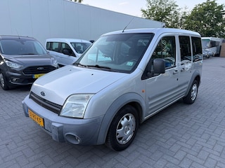 Ford Tourneo Connect 1.8-16V SWB - Rolstoelauto 4+1 - Ruime Bodemverlaging- Rolstoelvervoer