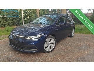 Volkswagen Golf 1.5 eTSI Pano Camera ACC Winterpakket