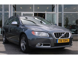 Volvo V70 150PK Summum | Verw. Voorstoelen | Verw. Achterbank | Trekhaak | PDC Achter | Cruise Control | 17" LMV |