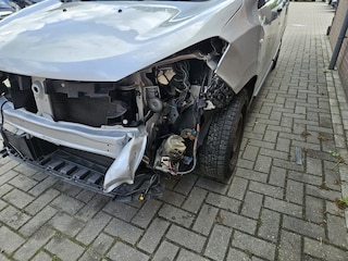 Dacia Lodgy 1.6 5p (motor defect)