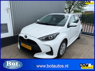 Toyota Yaris 1.5 Hybrid Active / 1E EIGENAAR / NAVIGATIE / NIEUW MODEL / ECC / CAMERA / DEALER ONDERHOUDEN / CRUISE / NL-AUTO