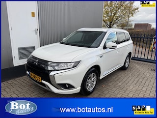 Mitsubishi Outlander 2.4 PHEV Pure / 1E EIGENAAR / AIRCO / CRUISE / PARKEERSENSOREN / TREKHAAK / CAMERA / APPLE CAR PLAY / NL-AUTO