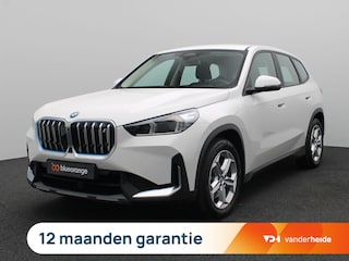 BMW iX1 xDrive30 Launch Edition 67 kWh 313PK Aut. SOH 98,96%, Trekhaak, Keyless, 360gr. Camera, Adaptieve Cruise Control, Head-Up Display, 18" LM Velgen