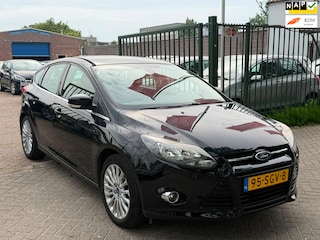 Ford Focus 1.6 TI-VCT First Edition 2e eigenaar dealer onderhouden luxe uitvoering airco cruis control parkeer sensor trekhaak