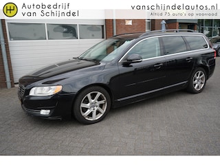 Volvo V70 1.6 D2 SUMMUM SCHUIF/KANTELDAK VOL LEDER NAVIGATIE XENON/LED ECC AIRCO CRUISECONTROL PARKEERSENSOREN 17INCH BLUETOOTH 4X ELECTR.RAMEN/SPIEGELS