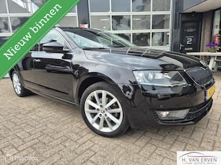 Skoda Octavia Combi 1.2 DEALER ONDERHOUDEN XENON LEDER NAVI