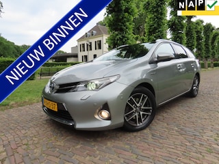 Toyota Auris Touring Sports 1.8 Hybrid Lease Exclusive Leer Panoramadak Stoelverwarming Achteruitrijcamera Ecc Cruisecontrol AFS DAB Xenon Pdc Lm Velgen Trekhaak