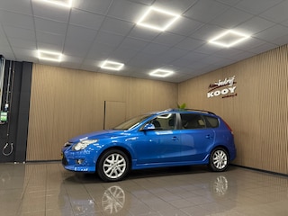 Hyundai i30 CW 1.6i i-Motion * Goed onderhouden / Trekhaak / Cruise control / Airco-ecc *