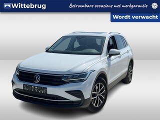 Volkswagen Tiguan 1.4 TSI eHybrid 245pk LIFE DSG Automaat / Panorama schuifdak / Navigatie / LM 17 inch / Park Assist / LED