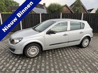 Opel Astra 1.6 Business Airco,Trekhaak,Cv,Radio/cd Bj 2006 leuk beginners auto