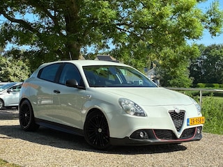 Alfa Romeo Giulietta 1.4 T Distinctive | Cruise + Clima nu € 5.975,-!!!