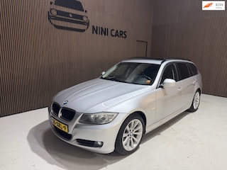 BMW 3-serie Touring 320i Business Line pano leer/stof 6vers