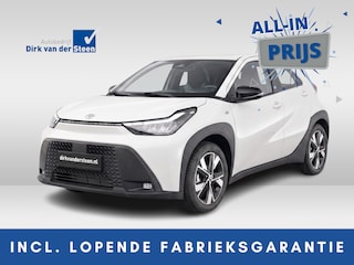 Toyota Aygo Hybrid 115 play | Comfort Pack & Active Pack | Achteruitrijcamera | Apple Carplay/Android Auto | Voorstoelen verwarmd | Carkit | DAB | LED |