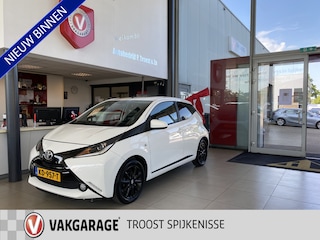Toyota Aygo 1.0 VVT-i x-sport,Navigatie,Achteruitrijcamera,Bluetooth,Snelheidsbegrenzer,Airco,Cruisecontrol,Aux Ipod Aansluiting,15 Inch Lmv