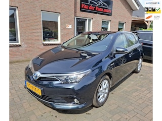 Toyota Auris 1.8 Hybrid Aspiration. 1ste eigenaar, o.a. cruise, camera, isofix, aux. Zeer zuinige auto!