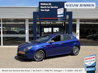 Alfa Romeo Giulietta 1.4 Turbo MultiAir Business Super / Automaat / NL-Auto / Vol-Leder / Stuurwiel-Flippers / Cruise-Control / Climate-Control / DAB Radio-Bluetooth / Navi / PDC / 18'' LMV / All-Season / ENZ.