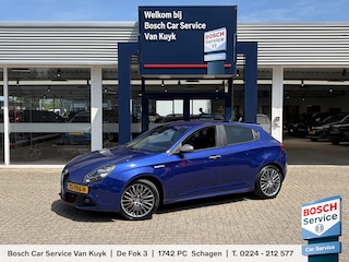 Alfa Romeo Giulietta 1.4 Turbo MultiAir Business Super / Automaat / NL-Auto / Vol-Leder / Stuurwiel-Flippers / Cruise-Control / Climate-Control / DAB Radio-Bluetooth / Navi / PDC / 18'' LMV / All-Season / ENZ.