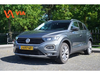 Volkswagen T-Roc 1.5 TSI | LED | Trekhaak | Adapt.Cruise | Stoelverw. | Camera | Allweatherb. | PDC | Highline