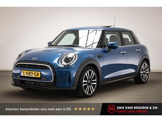 Mini Cooper 5-Deurs 1.5 Classic | COMFORT / CONNECTED NAVIGATION- PACK | PANORAMADAK | DAB | APPLE | 17"