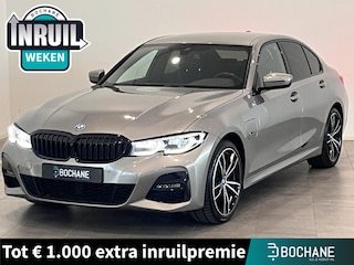 BMW 320e Business Edition Plus | M Sport | LED | Parkeersensoren voor, achter en achteruitrijcamera | Apple Carplay/Android Auto