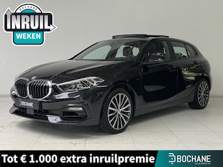 BMW 118i Executive Edition | Panoramadak | Navigatie | Parkeersensoren V+A | Apple CarPlay / Android Auto |