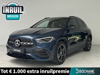 Mercedes-Benz GLA 200 Business Solution AMG | Trekhaak | Panoramadak | Achteruitrijcamera | Stoelverwarming |