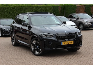 BMW iX3 High Executive 80 kWh / Trekhaak / Panoramadak / 360Camera / Head-up / 20'' / Leder / Harman Kardon / Sfeerverlichting / Dodehoek / DAB / Stoelverwarming / ACC