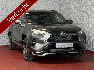 Toyota RAV4 2.5 PHEV AWD 306PK ✔️NIEUWE AUTO✔️ | 1500KG trekgew. | Head-up display | 360° cam | LED | Elektrische klep | Stuur/Stoelverwarming V+A PHEV PLUG IN