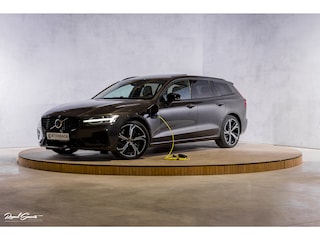 Volvo V60 2.0 T8 Plug-in hybrid AWD Ultimate Dark | Bowers&Wilkins | Panorama dak | Zwenkbare trekhaak | Stoelverkoeling+massage |