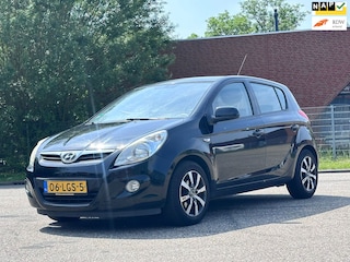 Hyundai i20 1.2i Business Edition 5DR*Clima*Nieuwe APK*NAP*LM velgen*Elektrische ramen*