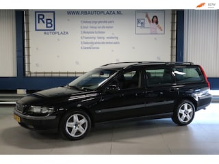 Volvo V70 2.4 NW APK / BLIJVEND YOUNGTIMER / FULL SERVICE HISTORIE ! ! !