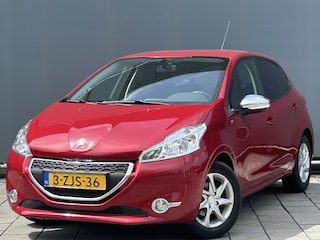 Peugeot 208 BWJ 2015 | 1.2PT Style | AIRCO | NAVI | DONKER GLAS | LICHTMETAAL | CRUISE |