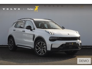 Lynk & Co 01 276PK Automaat Core / Adaptieve cruise control / Stoel - en stuurwielverarming / Parkeersensoren met camera / Apple carplay / Trekhaak / Metallic lak / 19" lichtmetalen velgen