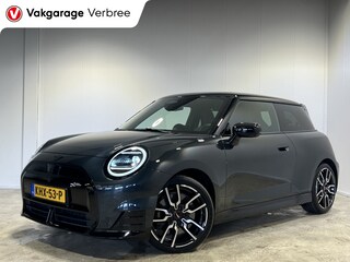 Mini Mini 3-Deurs Cooper SE John Cooper Works M 54.2 kWh | Navigatie/Android/Apple Carplay | LM Velgen 18" | Voorstoelen + Stuur Verwarmd | Elektrisch Glazen Panoramadak | Cruise Control | Airco |
