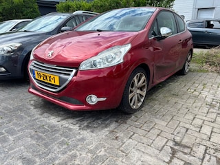 Peugeot 208 BWJ 2013 1.6 THP 157 PK Allure schade rechts