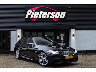 BMW 5-serie Touring M550xd LCI DEALER OH PANO ACC 360 H&K