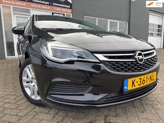 Opel Astra 1.0 Business+ met parkeersensoren en navigatie en cruise controle en bluetooth telefoon / media