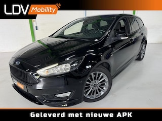 Ford Focus 1.5 Benzine ST-LINE / 117573 km / Trekhaak / CarPlay / PDC / LED / Navi / Stoelverwarming / Parkassist.