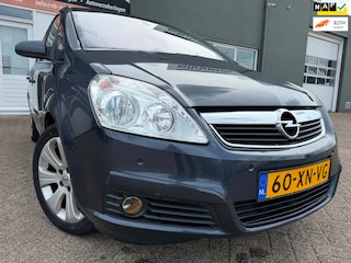 Opel Zafira 2.2 Executive 7 pers. met trekhaak en navigatie en cruise controle en airco