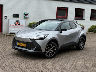 Toyota C-HR 2.0 High Power PHEV 223pk CVT Dynamic/ Silver met zwart dak/ Apple Carplay/ Keyless entry/ Stuur + stoel verwarming/ Elektrische achterklep/ Camera