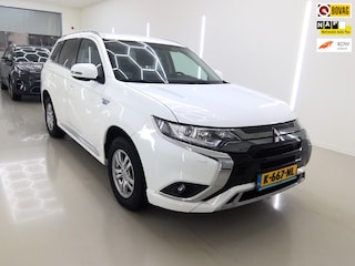 Mitsubishi Outlander 2.4 PHEV Pure+Apple-care-Play+camera+stoel-verw+Parel-White = SUPER !!