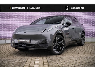 Lynk & Co 02 More 66 kWh | Panoramadak | 360 camera | Harman Kardon audio | Dodehoekdetectie | Stoel/Stuurverwarming | Apple CarPlay/Android Auto | 20"LM-velgen | Elektrisch bedienbare voorstoelen met geheugenfunctie | Klimaat warmtepomp | Elektrisch bedienbare achterklep |