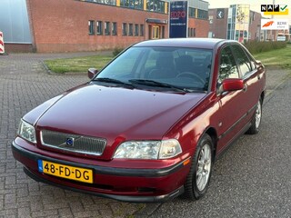 Volvo S40 1.8 Europa Automaat Airco Electric pakket Audio-CD/MP3 LMV 15" Leder/Stof Cruisecontrol Trekhaak Dealeronderhoud Nw Apk!