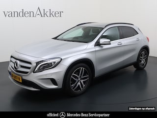 Mercedes-Benz GLA 200 // Camera // Navi // Bi-Xenon // 18" Velgen // Dakrails // Parkeersensoren // Privacy Glass // Stoelverwarming