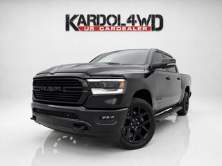 Dodge Ram 1500 Laramie Night Edition Modeljaar "24 | BOMVOL!| Panoramadak elect. | Luchtvering | Virtual cockpit | Adaptive cruise | Geheel rijklaar incl. LPG &Trekhaak| | Nieuwe Auto incl. LPG | Geheel rijklaarprijs |